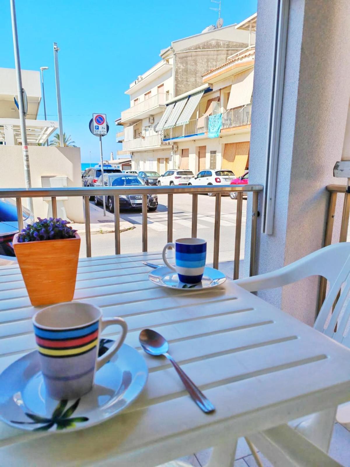 Travelliving •casa Margarita•, Beachfront Apartment *